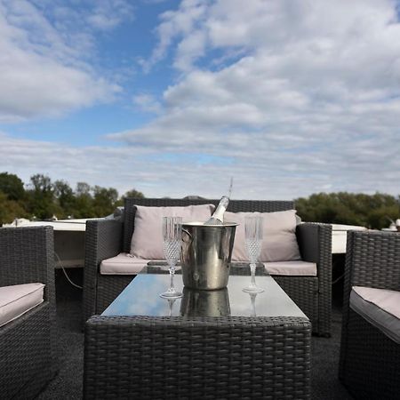 Eucala Motor Yacht Hotell East Molesey Eksteriør bilde