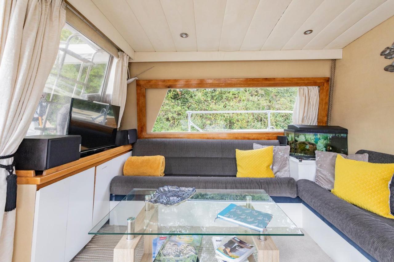Eucala Motor Yacht Hotell East Molesey Eksteriør bilde