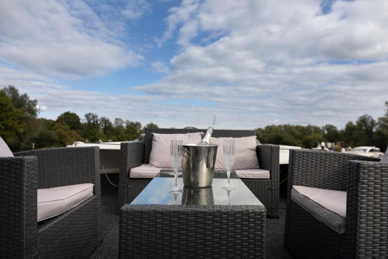 Eucala Motor Yacht Hotell East Molesey Eksteriør bilde