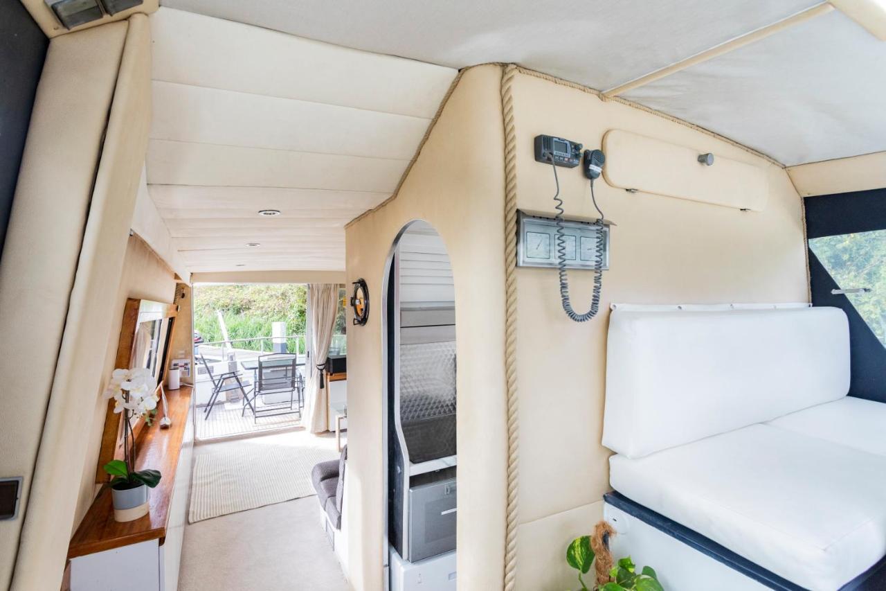 Eucala Motor Yacht Hotell East Molesey Eksteriør bilde