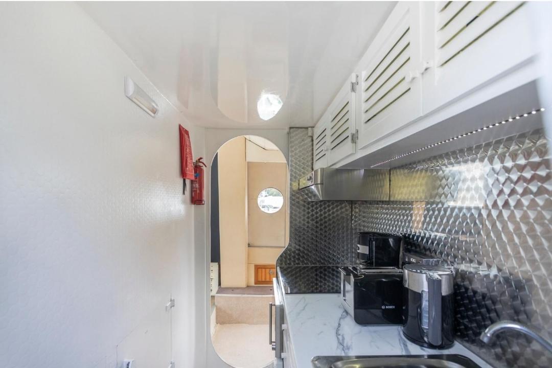 Eucala Motor Yacht Hotell East Molesey Eksteriør bilde