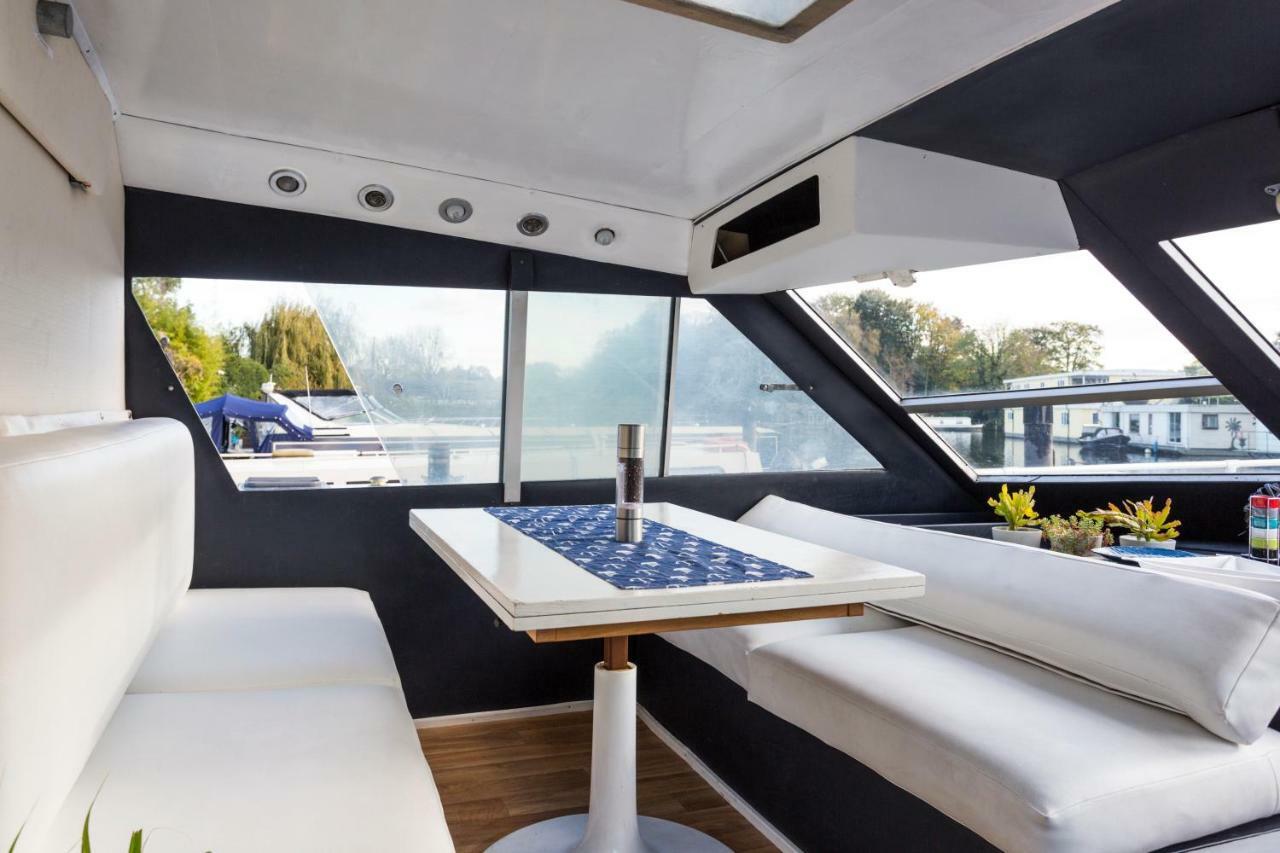 Eucala Motor Yacht Hotell East Molesey Eksteriør bilde